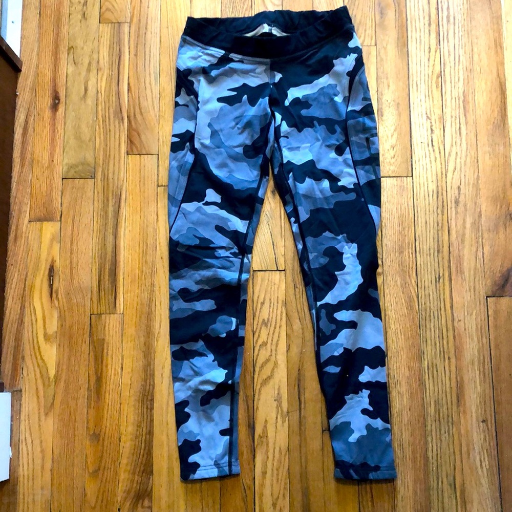 EUC Gray Camo Women's Better Bodies Tights S